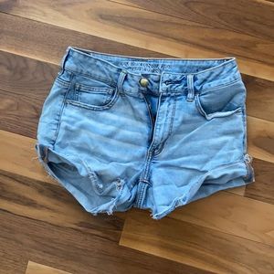 AE high rise shortie size 8 light wash